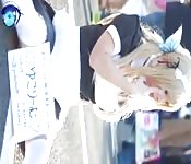 Japanisches Mädchen in der Öffentlichkeit