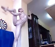 Gelenkiges Camgirl bei tollem Masturbationssolo
