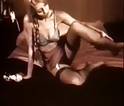 Solo lingerie et Vintage avec une belle coquine