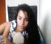 Une belle latina amateur à petits seins