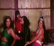 Una gangbang retrò con una tettona