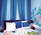 Loira com seios leitosos penetrar sua buceta