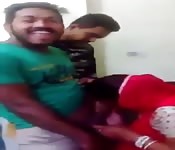 Sa tante indienne suce deux ados