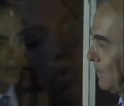 Vieux voyeur espionne sa femme