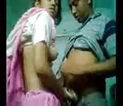 Lindo casal indiano trepando no escritório
