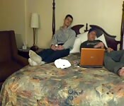 Deux hétéros découvrent de nouvelles choses