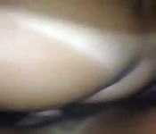 Morena amateur pillada chupando y follando