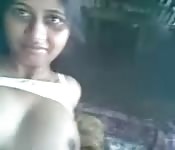Una giovane indiana si fa fottere