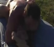 Lesben teilen Dildo und Schwanz