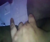 Gordinha se masturbando no chuveiro