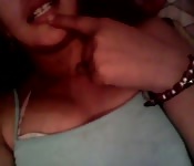 Rica tocadita de teticas