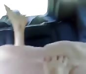 Cavalcando un cazzo in macchina