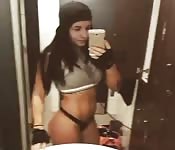 Donna che mostra il culo