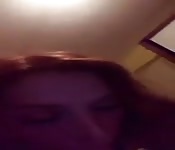 Rossa si diverte a toccarsi