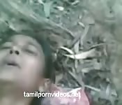 Baise sauvage dans les bois