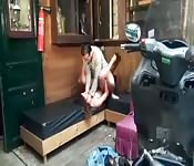 El mecánico se folla a la stripper