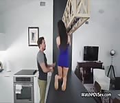 Une femme plantureuse en action