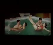 Lezioni di nuoto nel cuore della notte